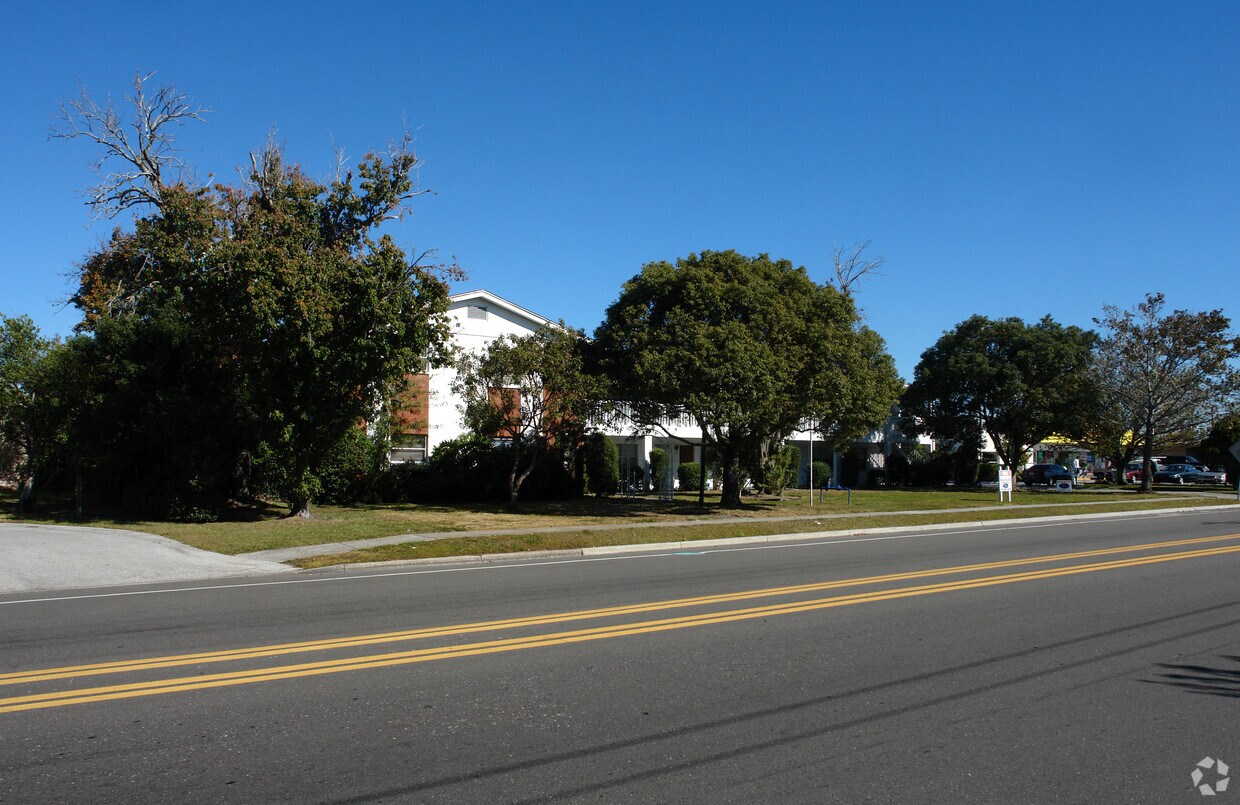 Foto del edificio - Dover Apartments