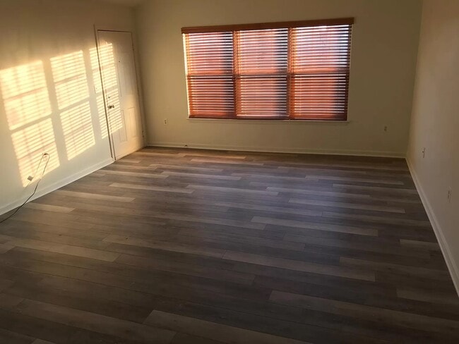 Building Photo - 651 Constellation Square SE