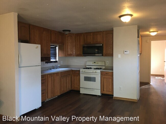 Building Photo - 2 br, 1 bath House - 2038 Clearwater Dr.