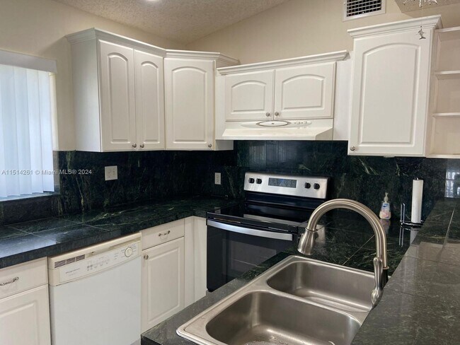Foto del edificio - 808 SW 22nd Ave