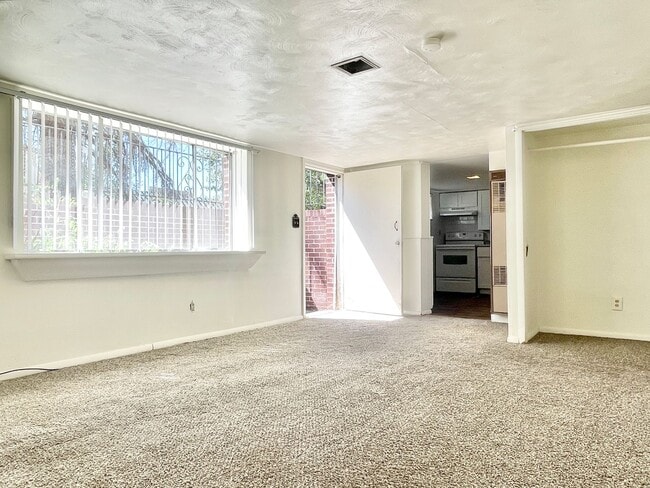 Building Photo - 305 N 100 W