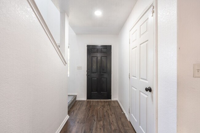 Building Photo - 11326 Fine Design
