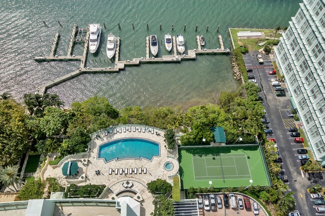 Building Photo - 1643 Brickell Ave