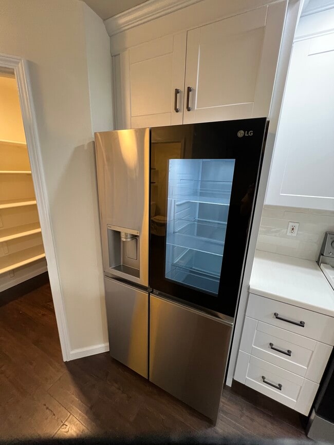 Building Photo - 173 E Moskee St