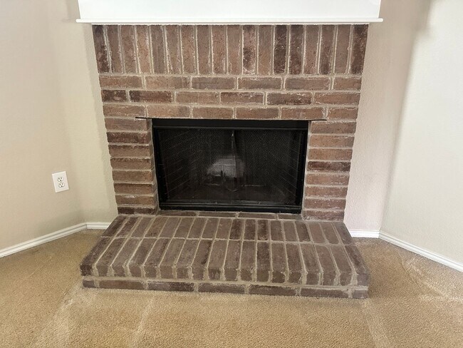 Building Photo - Cute single family home in Lake Point Community