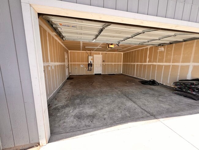 2 car garage w/laundry hookups - 546 N Gertrude Ave