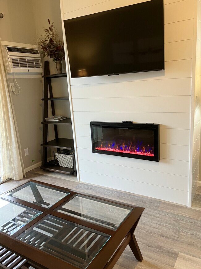 Chimenea eléctrica - 1351 W 18th Ave