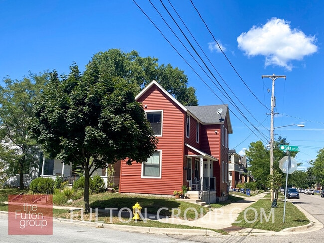 Building Photo - 849 Lake Dr SE