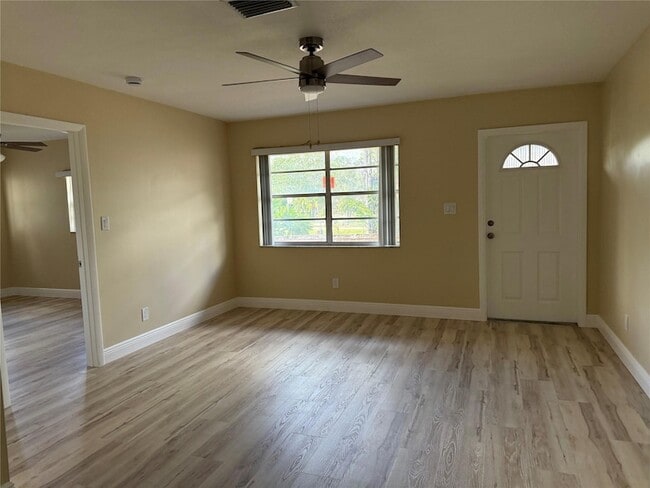 Foto del edificio - 602 NE 38th St