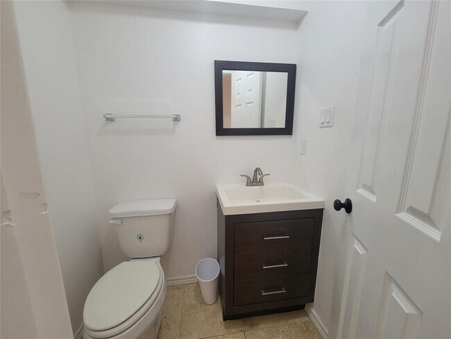 Building Photo - 7810 Oakridge Dr
