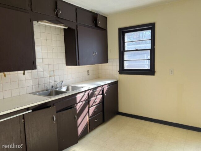 Building Photo - 3 br, 1 bath House - 1827 E Mcfarland St
