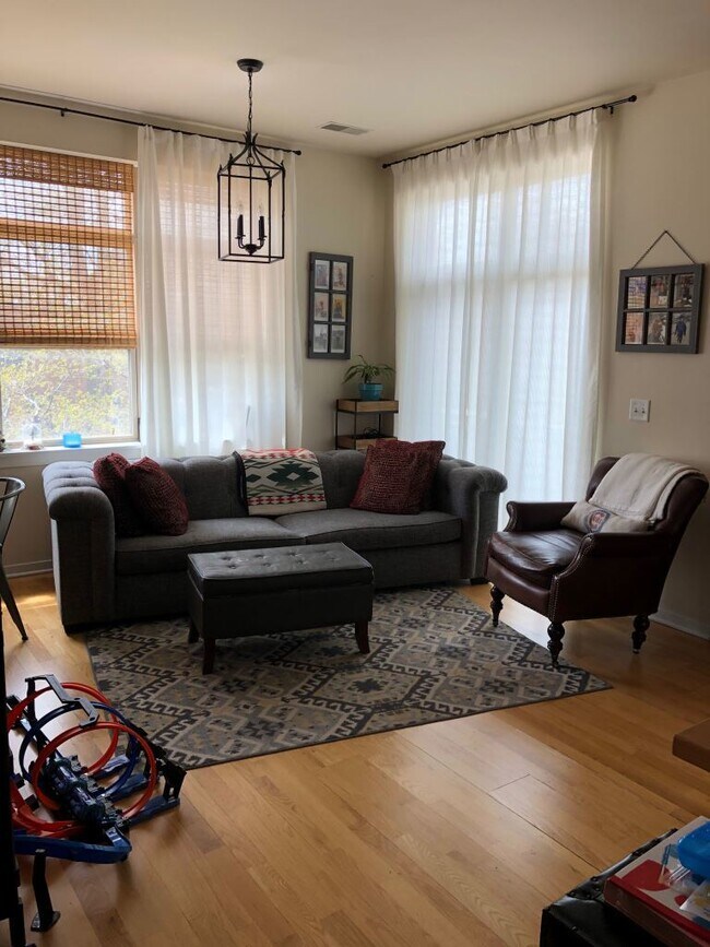 Foto del edificio - 2935 N Clybourn Ave