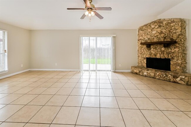 Building Photo - 23222 Timberbrook Dr