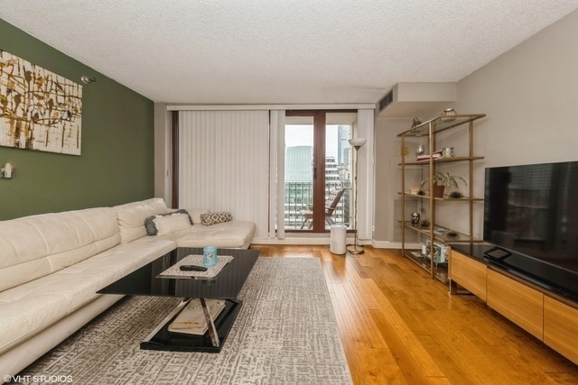 Foto del edificio - 200 N Dearborn St