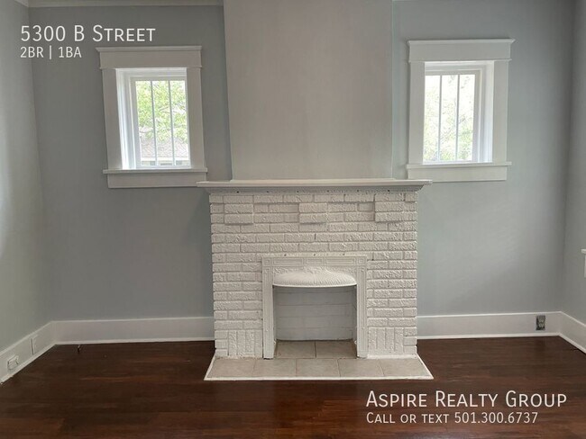 Building Photo - Cozy 2 Bedroom Cottage in Hillcrest, Littl...