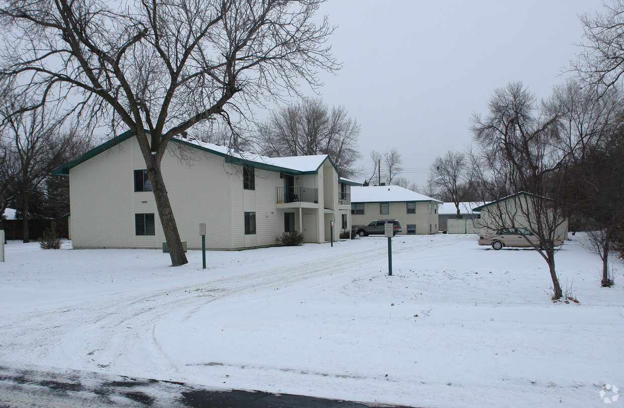 Building Photo - Pinewood Apartments