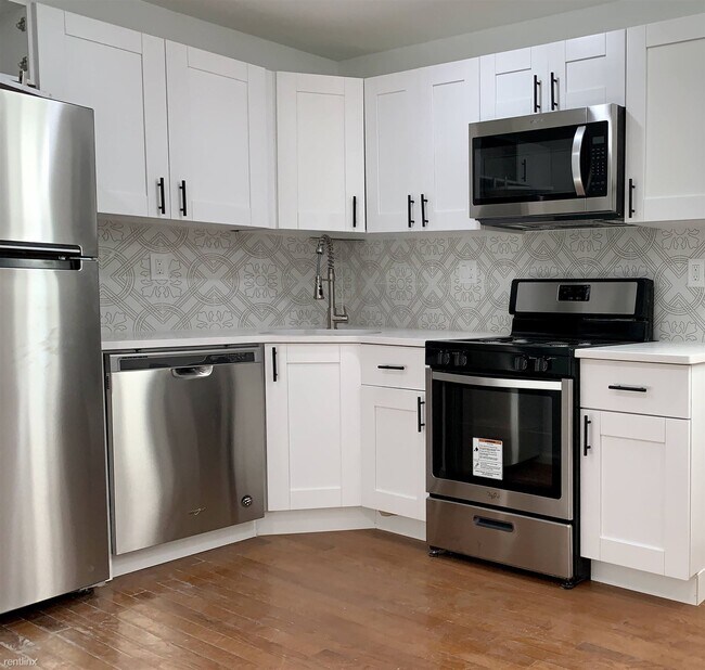 Building Photo - 3 br, 1 bath Triplex - 221 South 51st Stre...