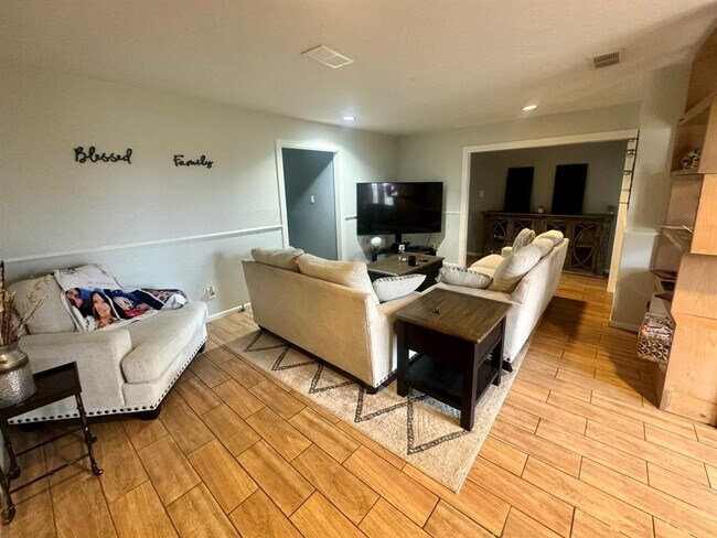 Foto del edificio - 722 County Rd 603