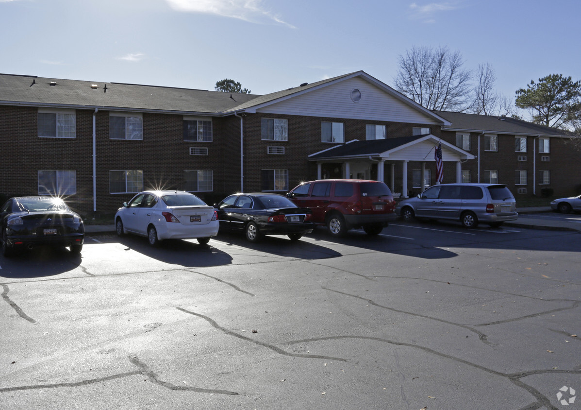 Building Photo - Town and Country Apartments