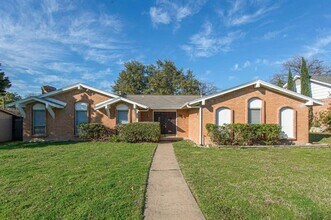 Building Photo - 3719 Crestpark Dr