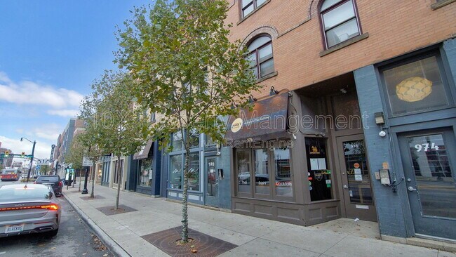 Foto del edificio - 978 N High St