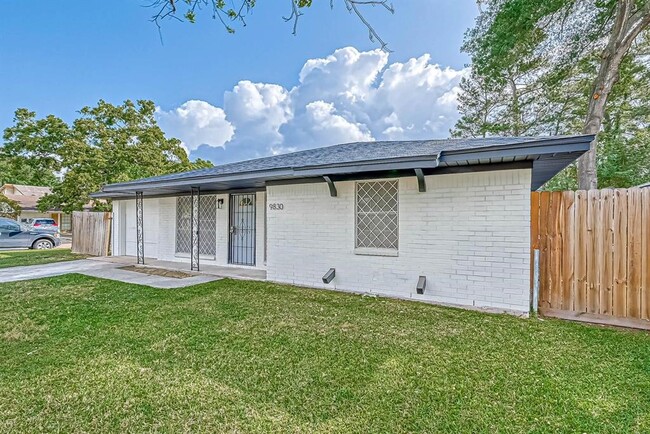 Building Photo - 9830 Degas Ln