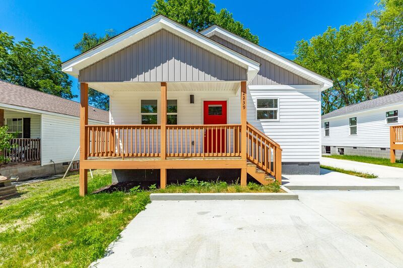 Photo - 2239 E 19th Street