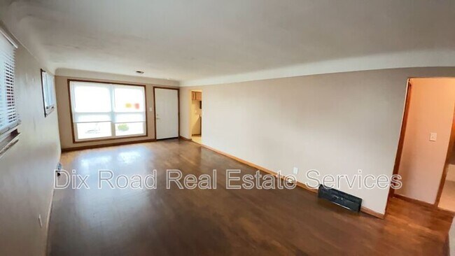 Foto del edificio - 677 Mark Ave