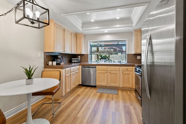 Foto del edificio - Beautiful Furnished Home in Seaside Villas Near Doheny Beach!