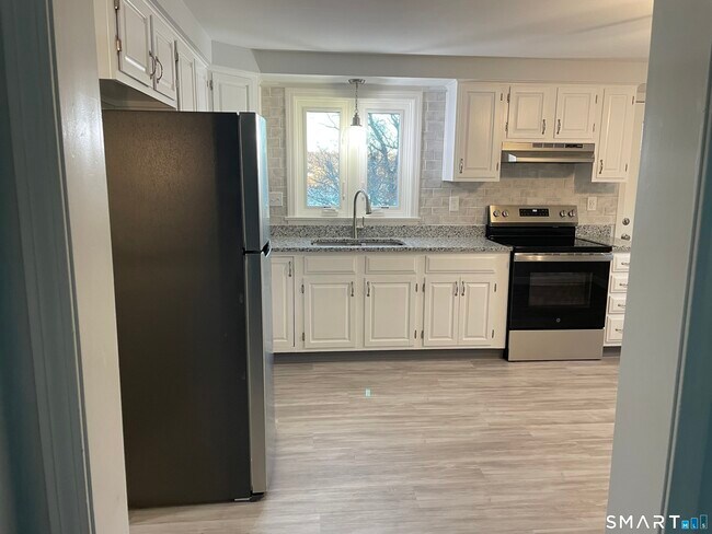 Foto del edificio - 64 Deshon St