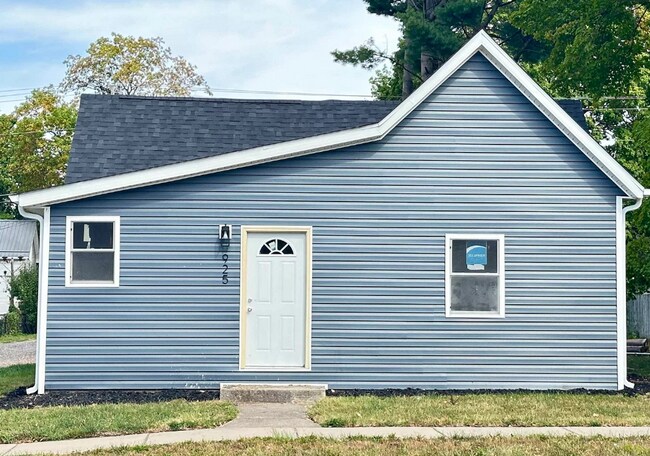 Building Photo - Remodeled 3 Bedroom House