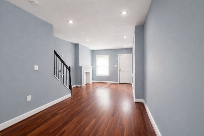 Foto del edificio - Two-Bedroom Rowhome with Modern Kitchen in Baltimore