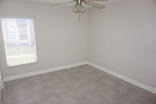 Building Photo - Newly Remodeled 1 Bed 1 Bath in Arbors of ...