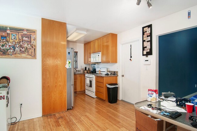 Building Photo - MUST SEE! 3 bedroom, 2 bath home with large backyard and private pool & spa.