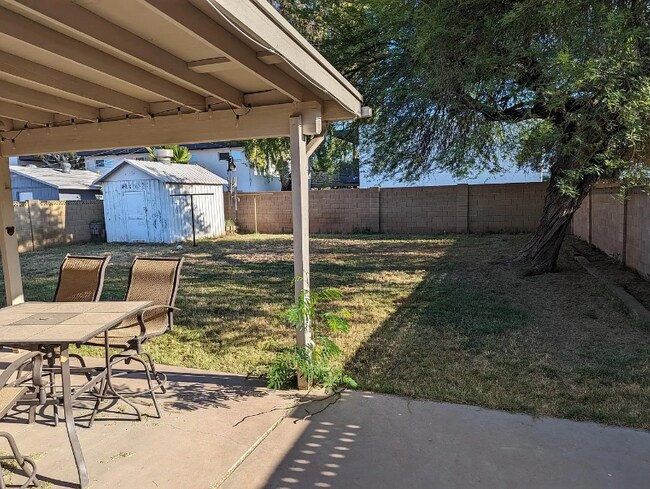 Building Photo - 1634 E 12th St