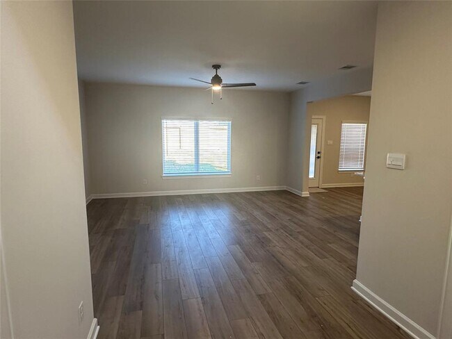 Building Photo - 15695 Honey Cv Dr