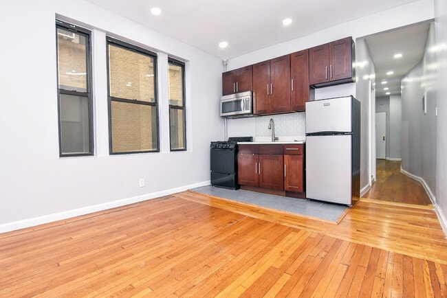 Building Photo - 515 W 156th St
