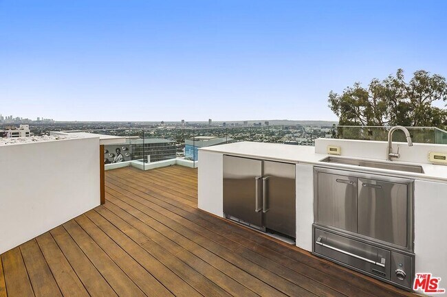 Foto del edificio - 1377 Miller Pl