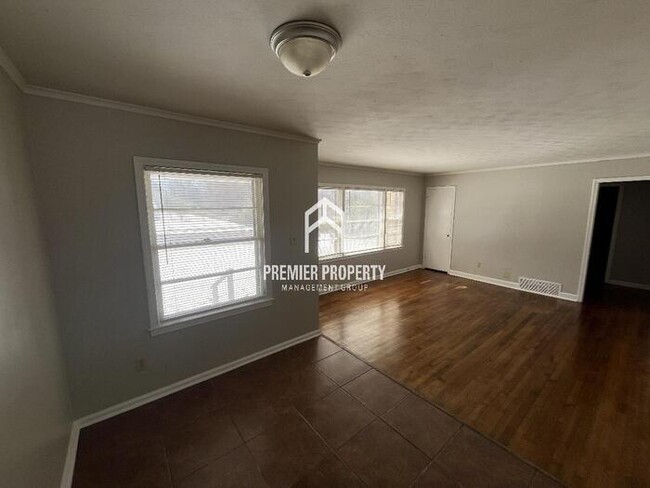 Building Photo - 3002 Cromwell Ave