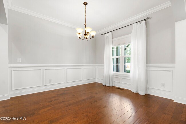 Foto del edificio - 585 Herons Brook Dr