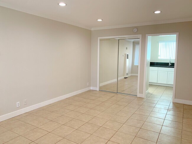 Building Photo - 6735 Whitsett Ave
