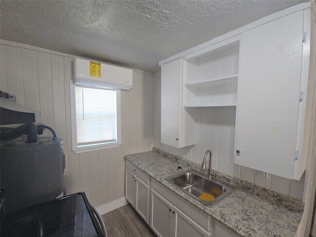 Foto del edificio - 3335 Tuam St