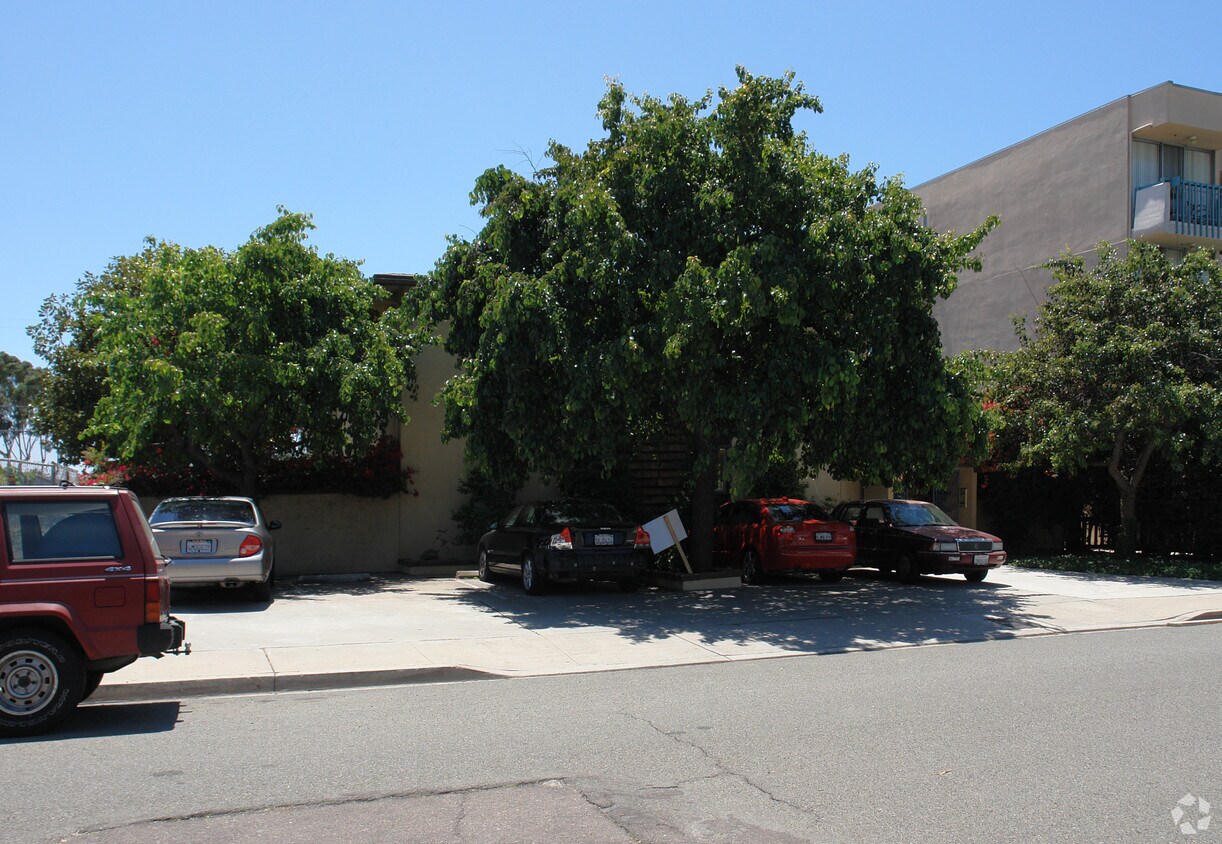 Building Photo - 753 Sapphire St
