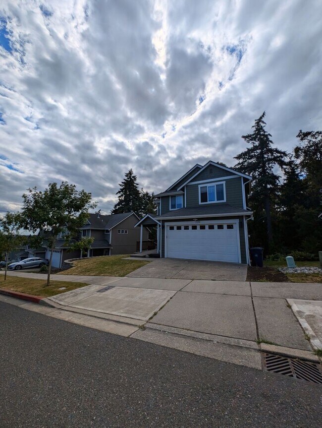 Photo - Stylish & Convenient Living - Bremerton 4 ... House