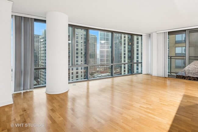 Building Photo - 450 E Waterside Dr