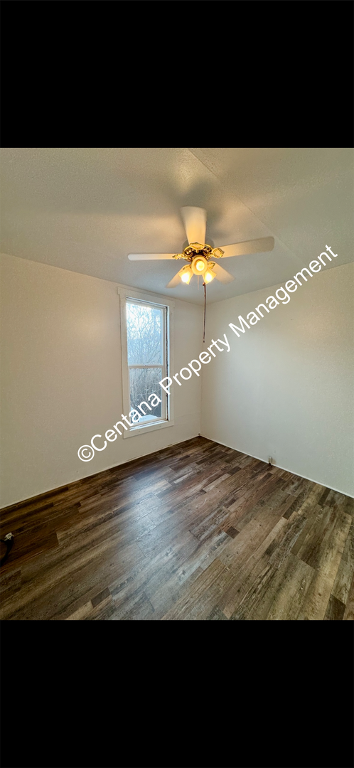 Building Photo - Two Bed Room 1 Bath with Bonus Room