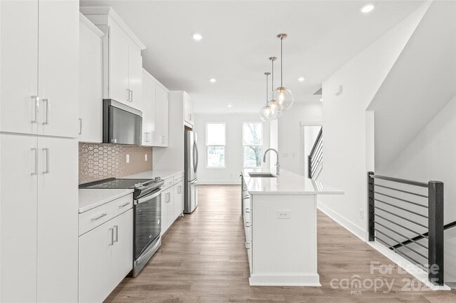 Building Photo - 425 Blairhill Rd