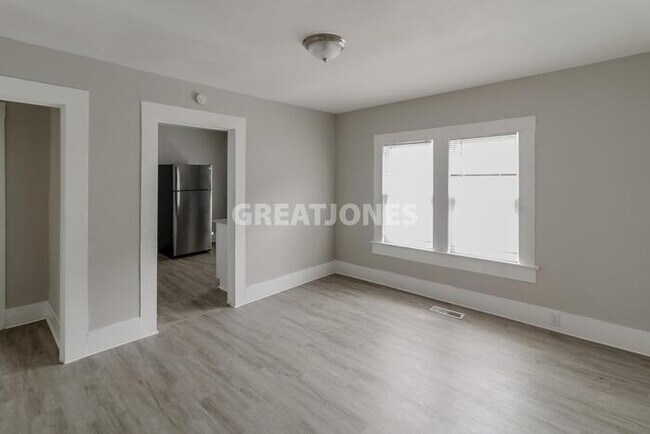 Foto del edificio - 727 83rd Pl S