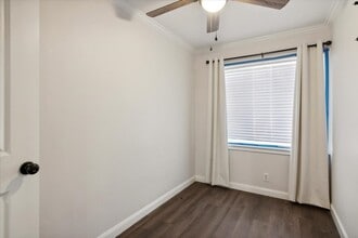 Building Photo - 1300 Kansas Ave S