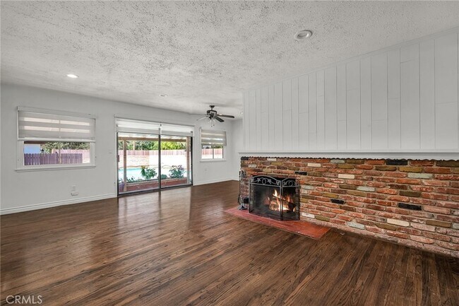 Building Photo - 6139 Tampa Ave